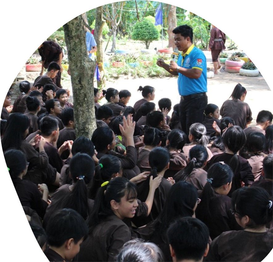 Thầy Huỳnh Minh Phụng trực tiếp giảng dạy kỹ năng sống