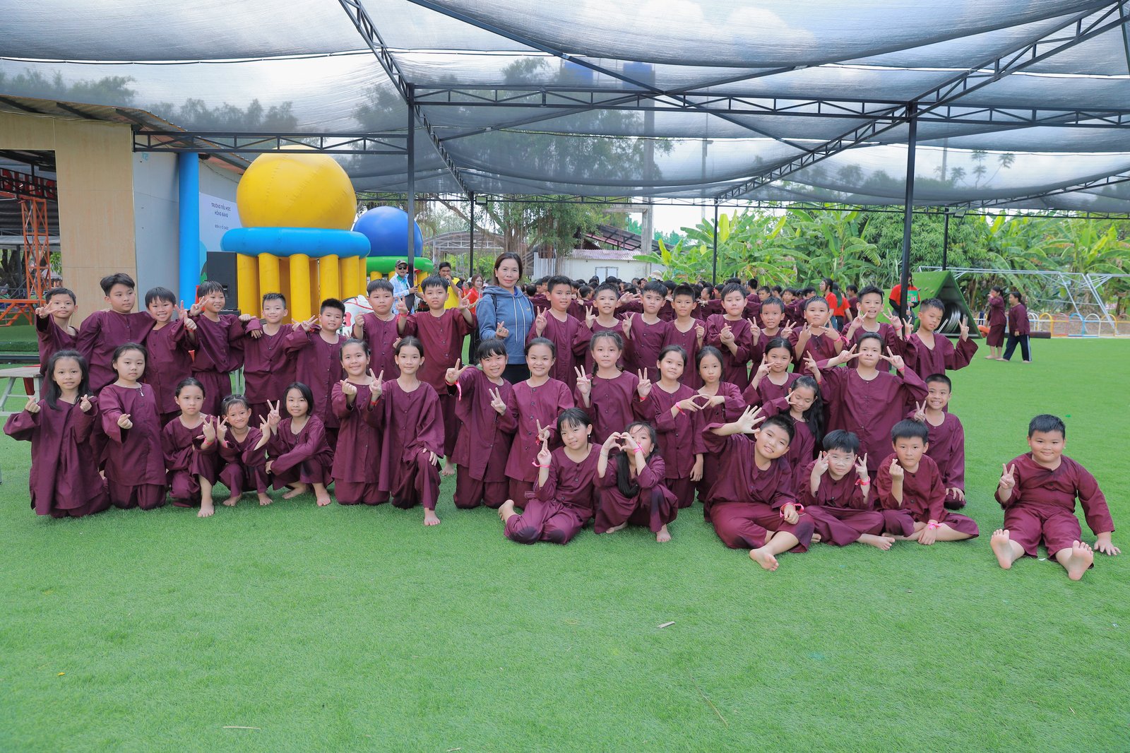 Học sinh hòa đồng, gắn kết tình bạn trong chương trình trải nghiệm của Life Skills Kiên Giang